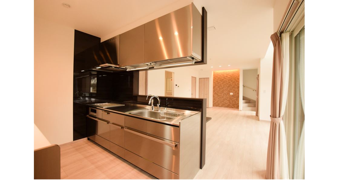 キッチン　クリナップ/CENTRO<br/>
汚れが付きにくく取りやすい、衛生的で耐久性にも優れたオールステンレスのキッチン